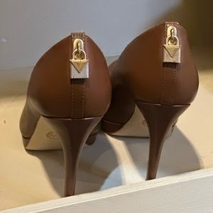 Michael Kors heels brown size 6